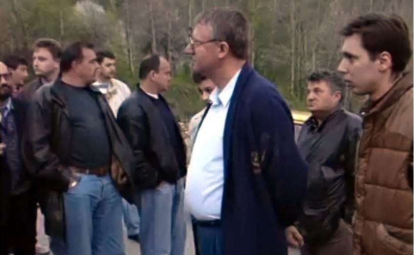 Šešelj se oglasio Vučićevim tvrdnjama da u ratu iznad Sarajeva nije nosio  pušku već kišobran